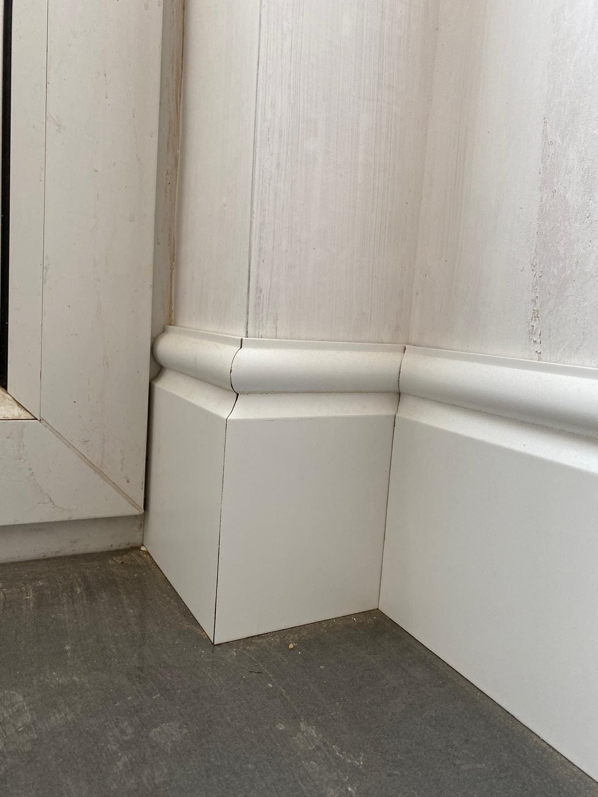 A mitred external corner in new ogee skirting
