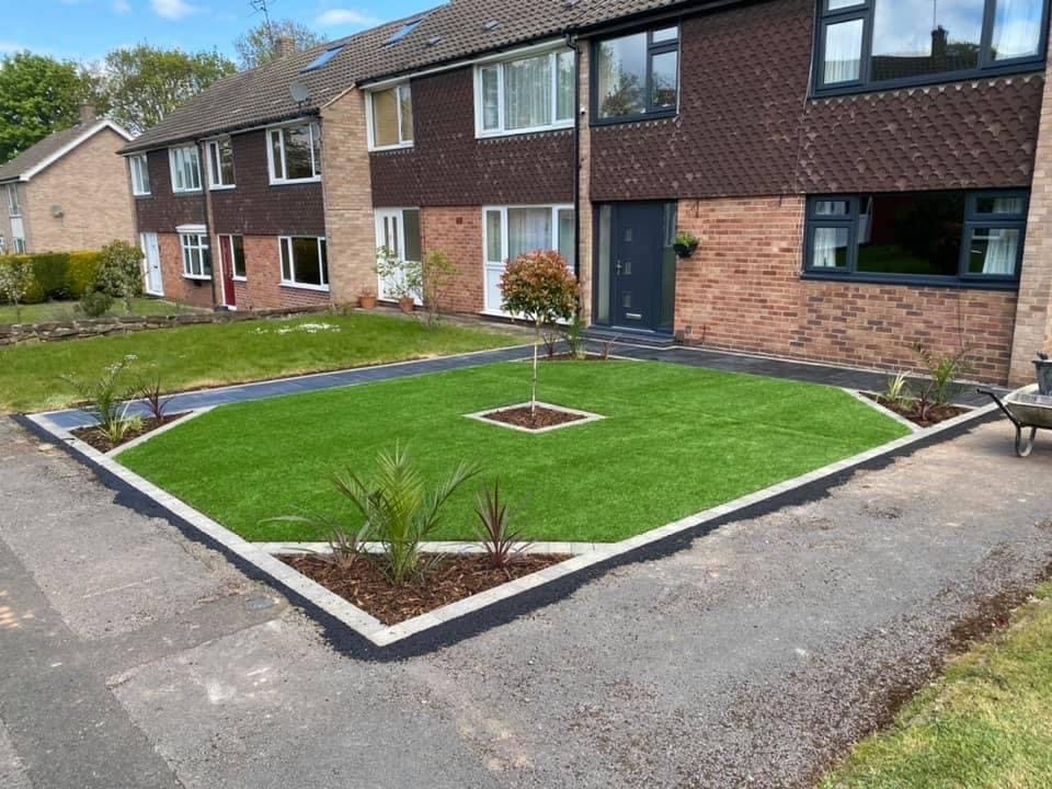 Finished front garden with artificial lawn and block-paved borders